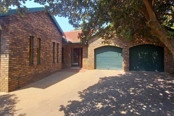 Lovely family home to rent walking distance to Laerskool Garsfontein!!
Sole ...