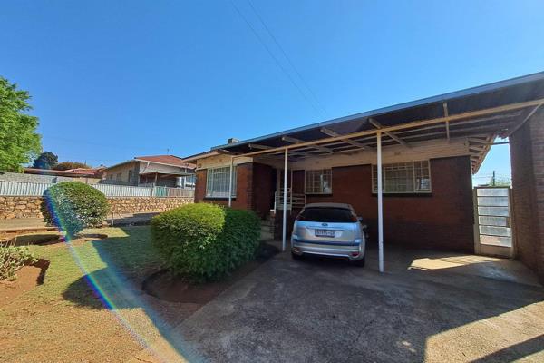 •	Charming Design: Inviting 3-bedroom home with a stylish tiled roof that exudes warmth and character.
•	Spacious Living Areas: ...