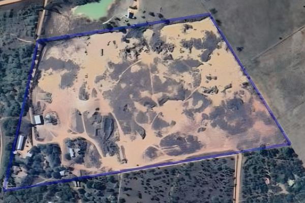 This expansive 23-hectare property, located off the main Moloto Road connecting Gauteng and Mpumalanga through Pretoria, offers an ...