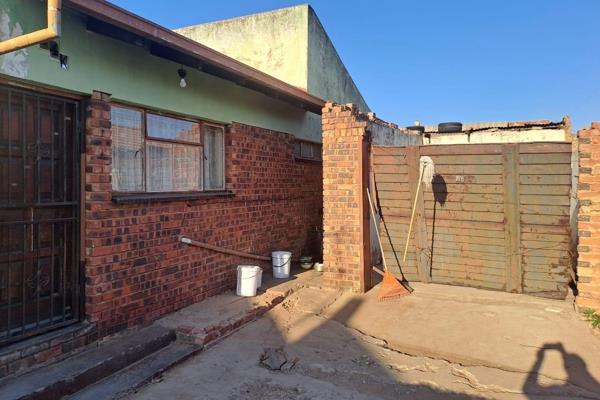 Grab this opportunity to own this property in one of the vibrant locations in Soshanguve. This property offers 3 bedrooms, lounge ...