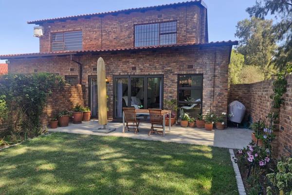 Move straight into this home

Kitchen is open plan with green subway tiles, gas stove, caesar stone and a breakfast nook

The dining ...