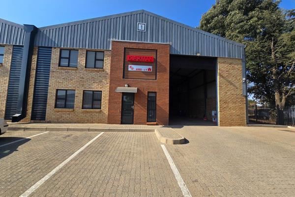 This immediate lease opportunity features a stunning A-Grade unit of 385m&#178; located ...