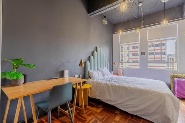 This stylish studio apartment, located in the heart of Cape Town’s vibrant City Centre, offers a perfect blend of comfort and ...