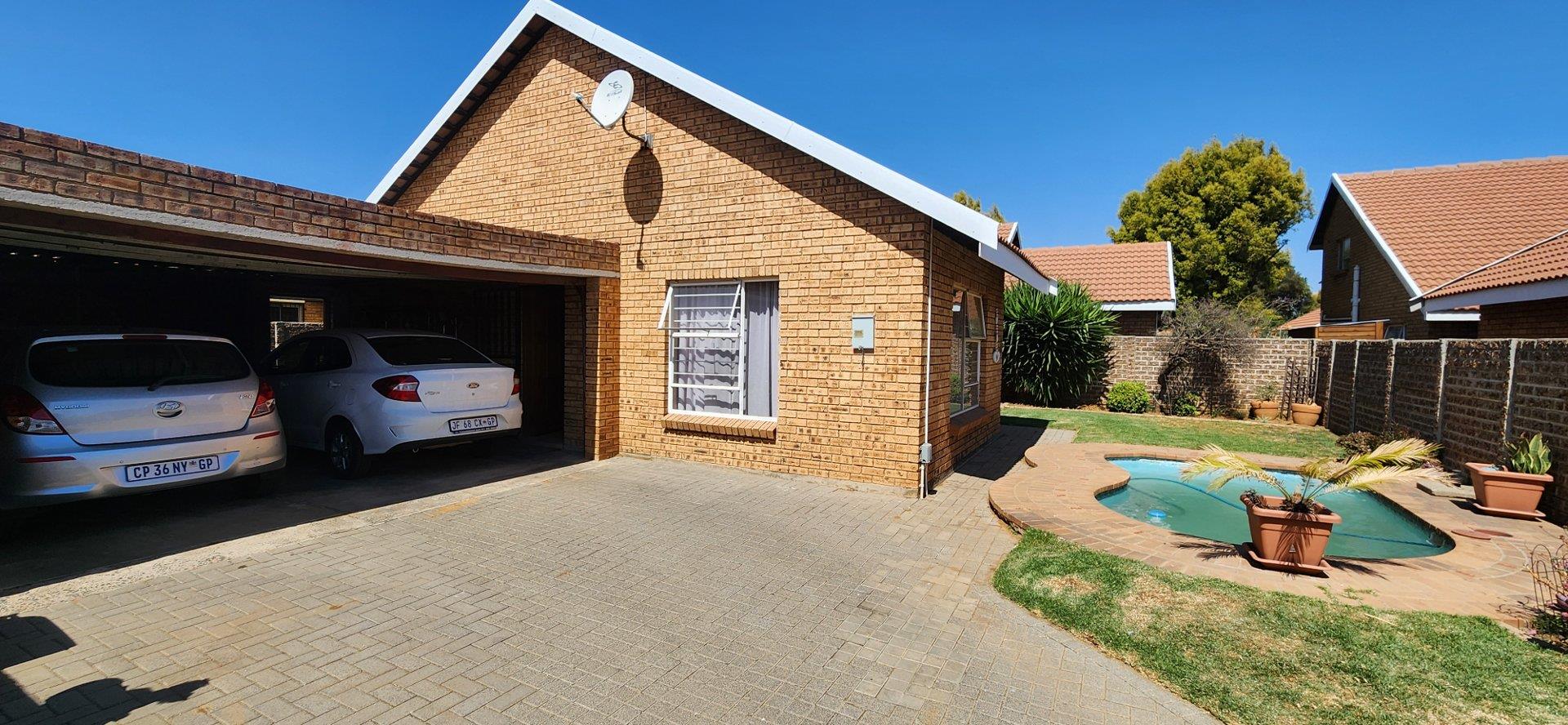 2 Bedroom House for sale in Bonaero Park 1 Louis Botha Road P24112649110