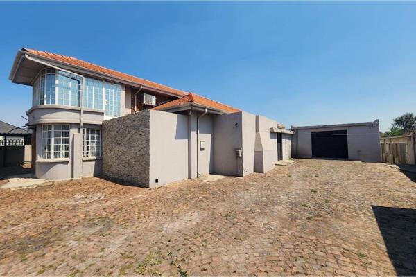 Commercial Property for Sale in Benoni Central!!!
Location:Benoni Central
Zoning:Business 2 &amp; Commercial
Size:1331 m2
Discover the ...