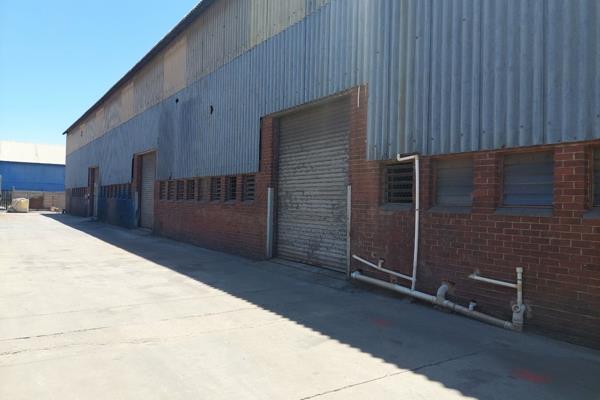 Discover this impressive 1,000m2 factory available for lease in a secure park in Benoni ...