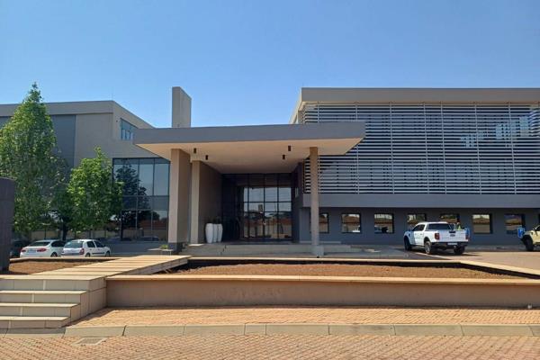 This attractive office space for rent in Highveld Centurion offers a modern and inviting ...