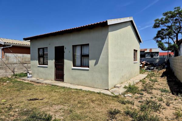 Lovely house situated in Kwazakhele with 2 bedrooms, living room, kitchen, bathroom and a big yard. Contact listing agent for viewing ...