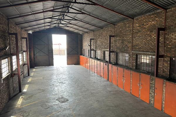 Industrial Workshop and offices to rent close to main roads
+-550 SQUARES in total offering
Spacious workshop with two storages and ...