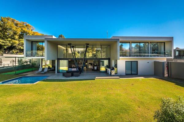 The ultimate in modern sophistication.  This superb home is located on one of the most desirable streets in northern Johannesburg ...