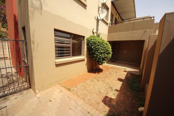 Entrance hall and lounge 
Kitchen with granite tops, and space for 2 appliances
2 bedrooms, 1 bathroom 
Small front garden
1 ...