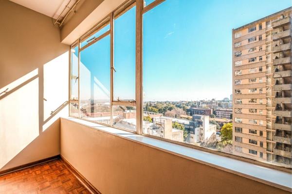 This warm and welcoming 3-bedroom, 1.5 bathroom apartment in Parktown is in a safe and secure complex. (Majestic Towers)
Relax in the ...