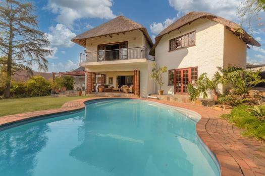 4 Bedroom House for sale in Douglasdale