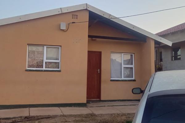 Welcome to this corner house for a young couple. It consist of two bedrooms, lounge, kitchen and a bathroom. Don&#39;t miss out on this ...