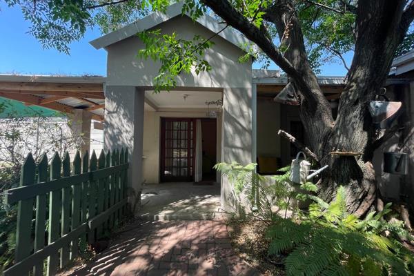 This flatlet is situated in the heart of Northmead and is near to Northmead Square, Northmead Mall and Hoerskool Brandwag.
The unit is ...