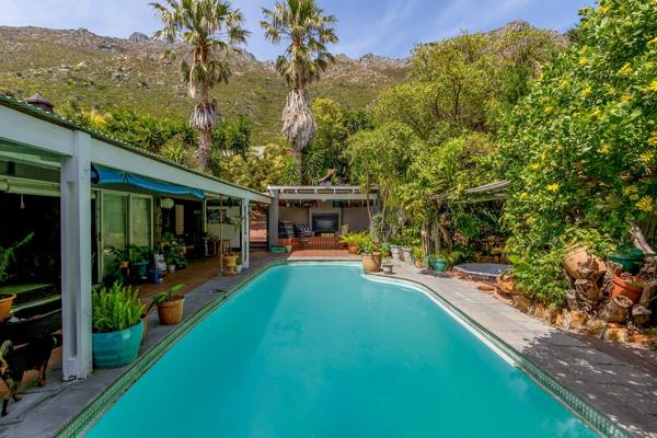 Exclusive sole mandate. Presenting a unique 3-bedroom residence in the highly sought-after Mountainside area of Gordon’s Bay, ideal for ...