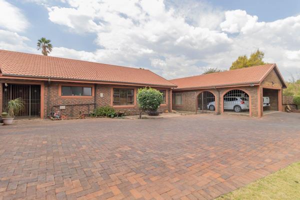 Step into a world of style and comfort with this beautifully renovated family home in the heart of Sharon Park. Offering an impressive ...