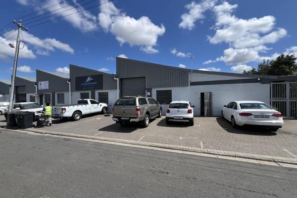 This 400m2 versatile warehouse has just become available in the very popular Parow East ...