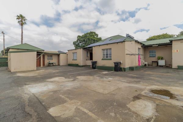 Cozy one-bedroom flat available in a secure commune in Springs Extension! Enjoy your privacy while being part of a community. This flat ...