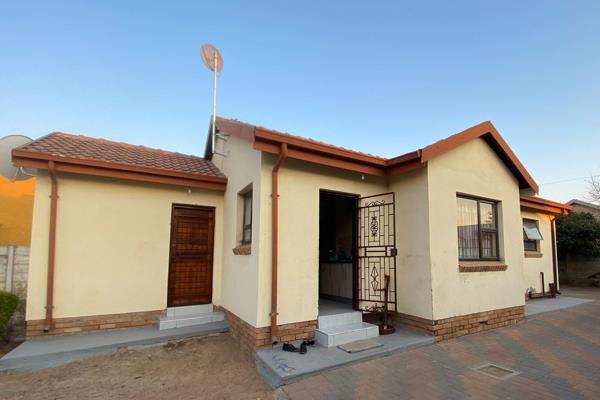 Welcome to this charming 3-bedroom, 2-bathroom family home, featuring a spacious main en-suite. The modern kitchen flows seamlessly ...