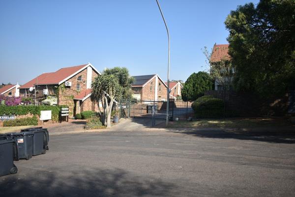 Welcome to this versatile and spacious 3-bedroom, 2-bathroom home, ideally situated in the vibrant community of Garsfontein. Perfectly ...