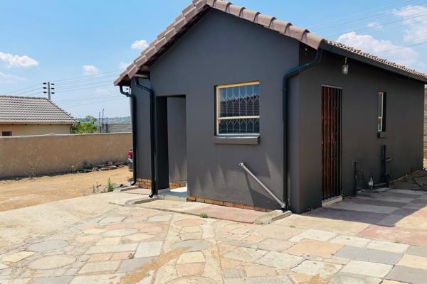 Compact 2 bedroom and 1 bathroom house for sale in Kya Sands estate


Are you tired ...