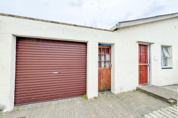 Welcome Home

Sole and exclusive mandate !!!
A cosy three bedroom property in Seawinds ...