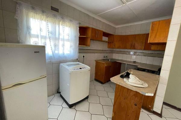 This cozy and well-maintained semi-furnished granny flat offers comfort and convenience in the heart of Arboretum. 

The flat features ...