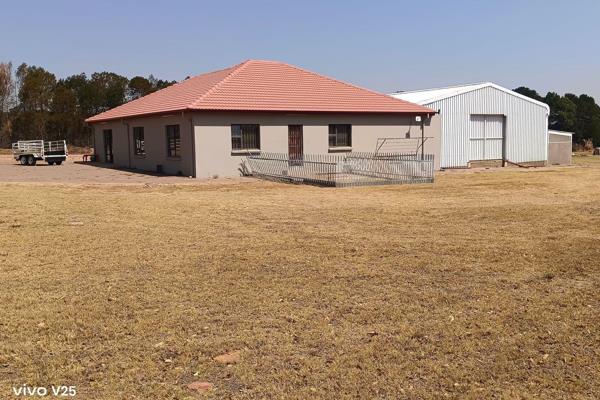 This prime 4.3-hectare smallholding on Nkwe Road in Tiegerpoort offers exceptional ...