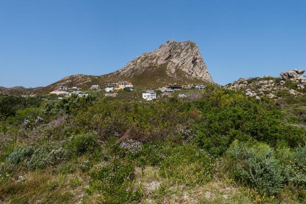 Not many vacant land left in Rooi Els, the Sandton of the Overstrand. Find this piece of ...