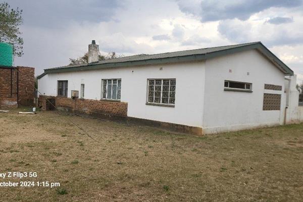 Less then 1.5km from town. Potchefstroom
Walking distance from a Primary school
12 Ha fertile land.
Tar road to town.
Two bore ...