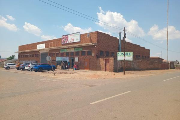 Shops and Rental Rooms in Pimville Zone 5. The size of the property is massive at 2073 square meters it has 16 Rental Rooms and 3 ...