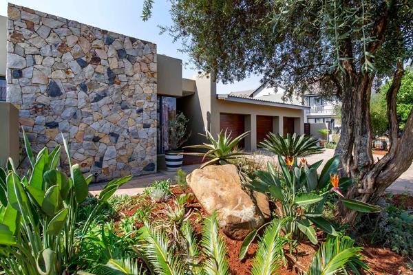 Imagine living in one of the most prestigious estates on the East Rand—welcome to this sunny, elegant 3-bedroom property in Serengeti ...