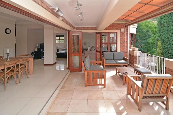 Bryanston executive superior 3 bedroom penthouse in a sought after complex.   Well ...