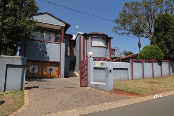 FOR SALE: This modern 7 Bed-, 5 Bathroom house, for sale in Wilropark, underlines and ...