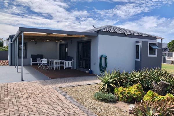 Welcome to your dream rental home nestled in the picturesque Country Club area of Langebaan!
This stunning 3-bedroom house offers a ...