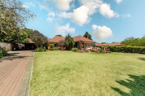 Nestled in a serene location in Emmerentia on a 1462 sqm stand, this property features 3 bedrooms, 2 bathrooms, a lounge, a dining ...