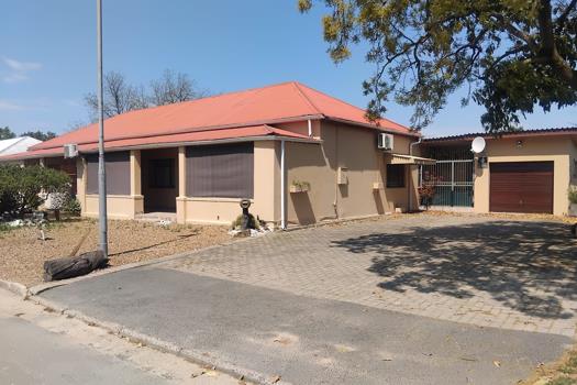 3 Bedroom House for sale in De Zoete Inval