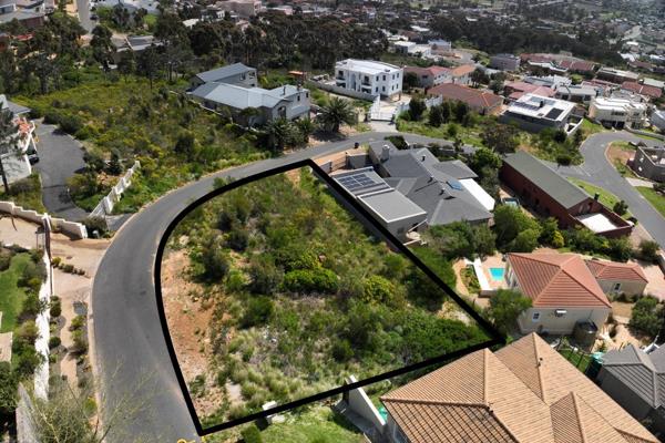 ** SOLE AND EXCLUSIVE MANDATE**
This open plot boasts captivating views of the Helderberg and Hottentots Holland Mountains, with ...