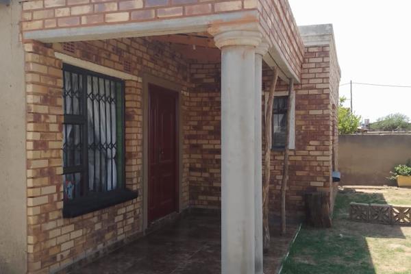 The house is in Kwathema Ext 8.

Very good house next to black road.
6 min walk to khaya center and Langaville secondary. 
The house is ...