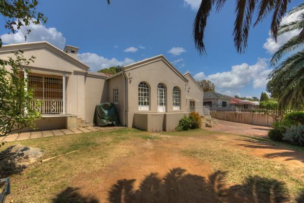 Offers from R3.300.000 This  home has been rebuilt to blend old with new... beautiful wooden floors, high ceilings with modern baths ...