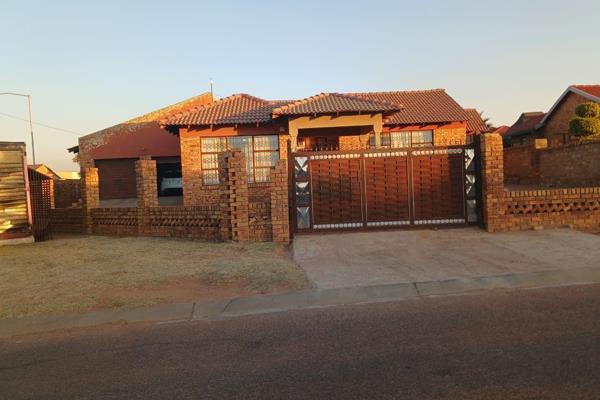 All About Homes presents the following property at Kwamhlanga B-A with 3 bedrooms, 2 bathrooms, Kitchen, Lounge, dining room, double ...