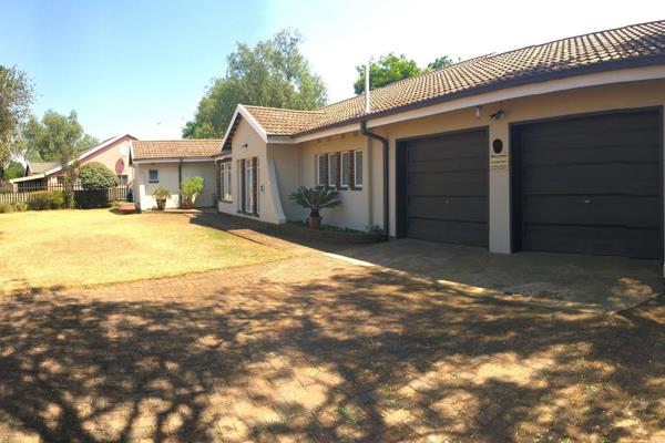 Located on the outskirts of a busy Vereeniging road you will find this hidden gem of a property offering three spacious bedrooms, a ...