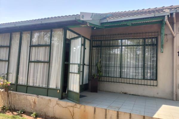 Spacious 3-Bedroom Family Home with Potential to buy in Benoni Town. 

Selling price ...