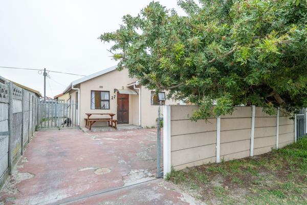 This cozy 2-Bedroom, 1-Bathroom house offers comfortable living with plenty of room to grow. 

This home features a well sized Lounge ...