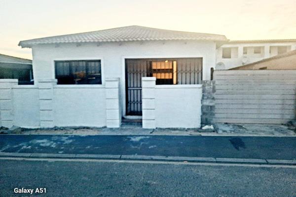 Sizwe Mlungwana presents this beautiful house in Khayelitsha.

It is very close to public transport and main road and it has 
also a ...