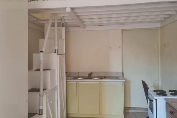 This Lovely clean Bachelor Flat (Consist of Only 1 room and Bathroom)
On Shared Property situated in a lovely area of  New Redruth ...