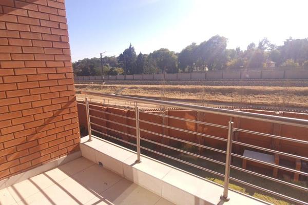 Introducing this stunning 2-bedroom townhouse available to let in the sought-after Modderfontein area of Edenvale. Boasting a modern ...