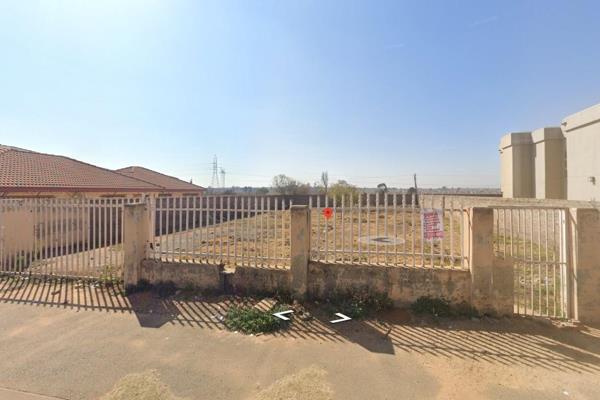 Here we have a beautiful land that is 937 square meters located in Lenasia, it is fenced and gated around.