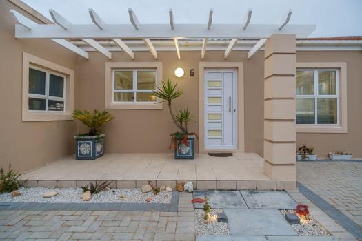 3 Bedroom House for sale in Muizenberg